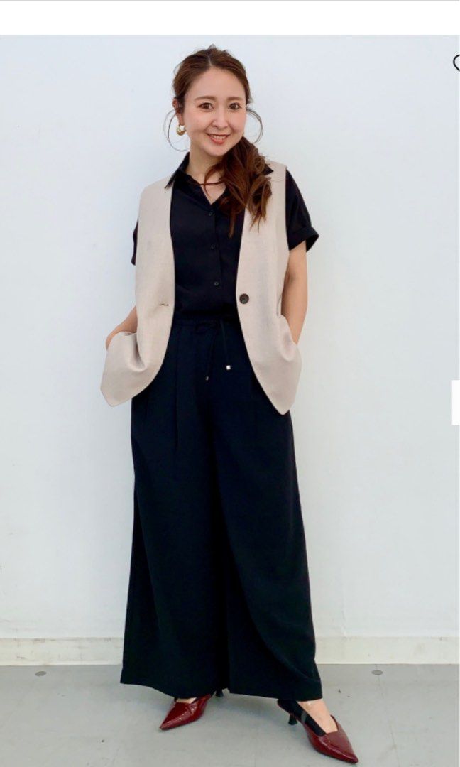GU by Uniqlo Drape Shirt (Category: Blouses) located in Silang. Submitted by princess_ameerah (Listing ID 1468763530, Image 2). Description: GU by Uniqlo Drape Shirt - Small on tag -Condition 10/10 to like new -Color may vary due to lighting Location:Cavite Shipping via J&T Mode of payment: Gcash,BPI & Maribank 270.