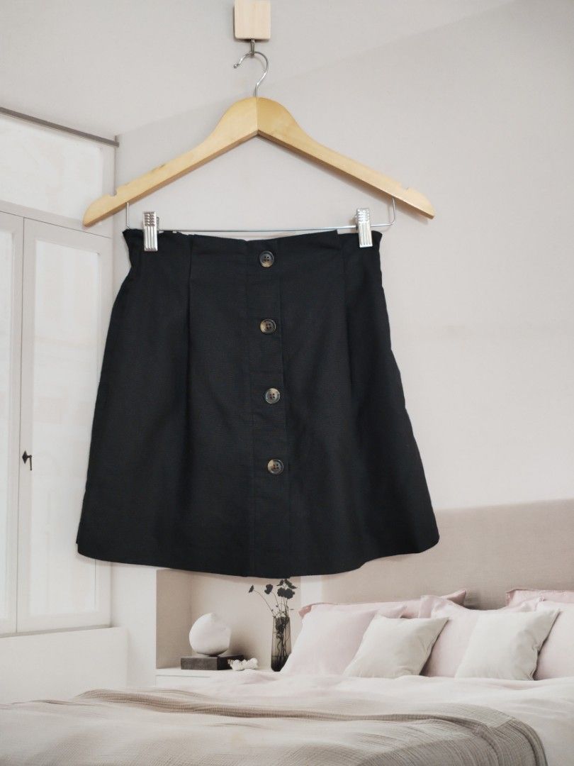 Gu by uniqlo skort (Category: Shorts) located in Lucena. Submitted by styleddsc (Listing ID 1468744269, Image 2). Description: .