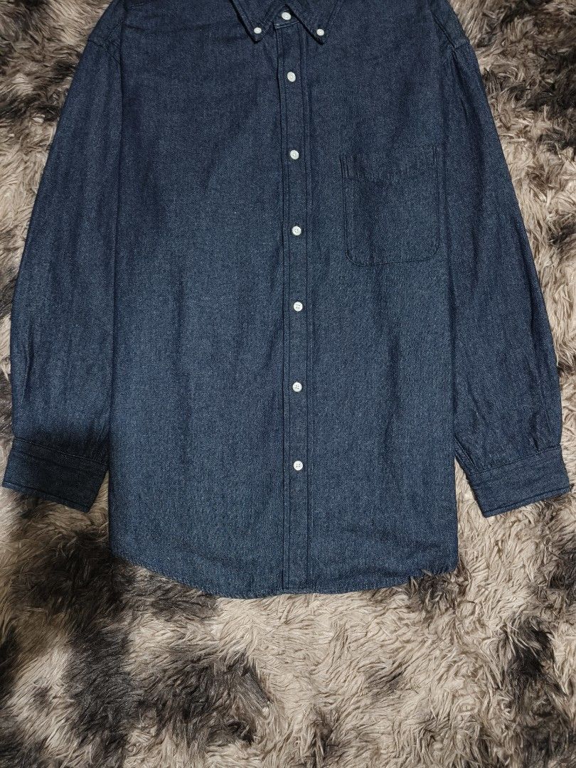 GU Denim Button-Down Shirt (Dark Indigo) (Category: Formal Shirts) located in Manila. Submitted by 1126mnl. (Listing ID 1468777723, Image 3). Description: Excellent condition (None) Issue 10/10 Color rate Size Medium Quezon city, Philippines📍.