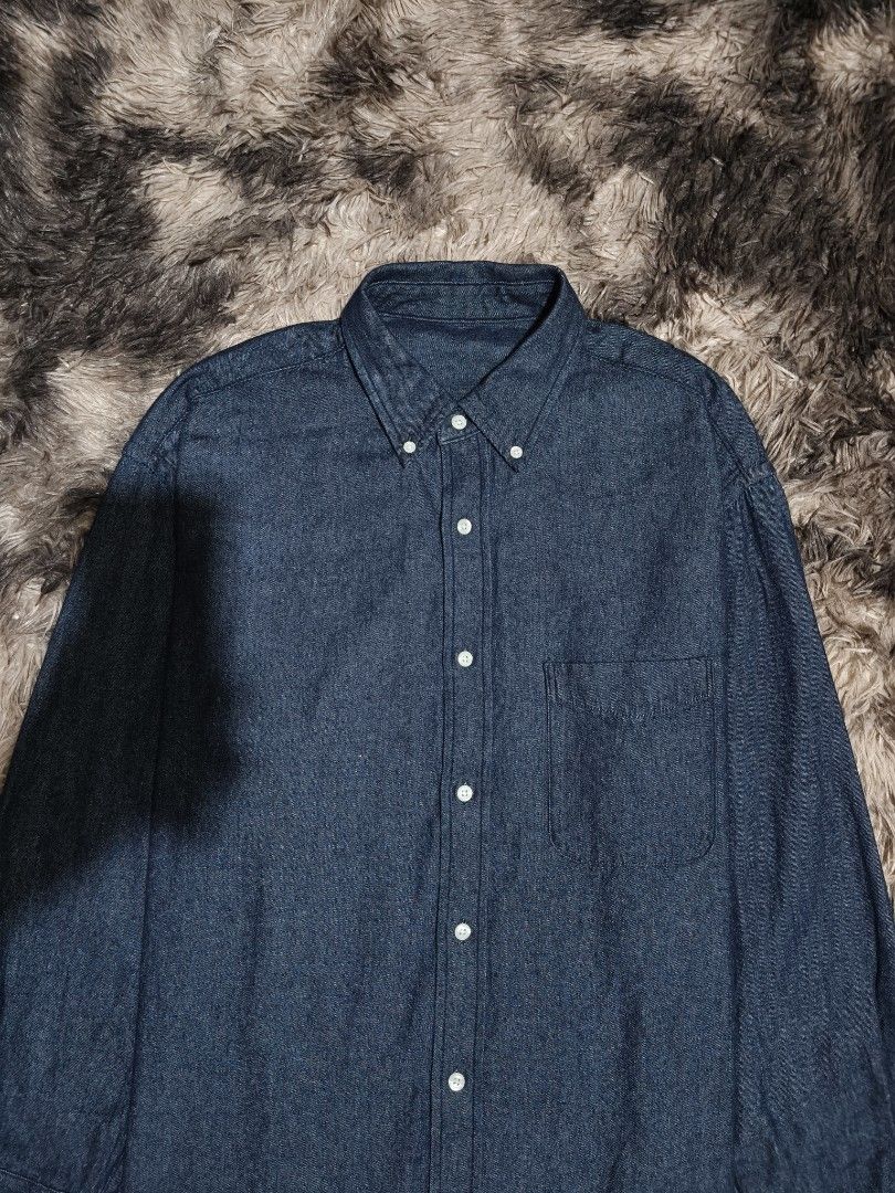 GU Denim Button-Down Shirt (Dark Indigo) (Category: Formal Shirts) located in Manila. Submitted by 1126mnl. (Listing ID 1468777723, Image 2). Description: Excellent condition (None) Issue 10/10 Color rate Size Medium Quezon city, Philippines📍.