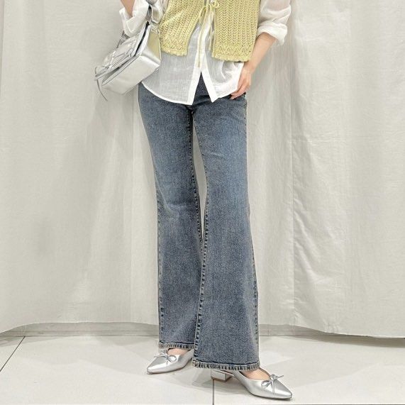 GU flared jeans (Category: Jeans) located in Quezon City. Submitted by scarlette310 (Listing ID 1468910313, Image 2). Description: - No issues or flaws - 10/10 Condition - Bought in Tokyo.