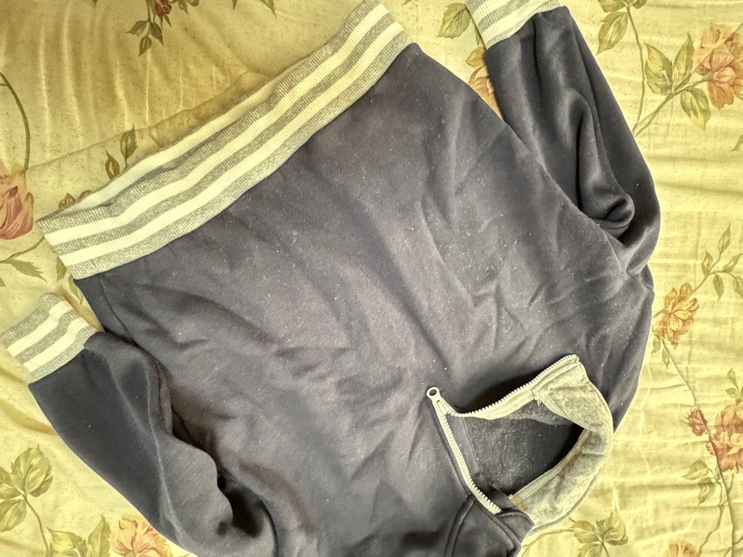 GU Navy Half-Zip Sweatshirt Size 130 (Category: Babies & Kids Fashion) located in Manila. Submitted by lisafrank (Listing ID 1468729528, Image 1). Description: - Brand: GU - Style: Half-zip sweatshirt - Color: Dark blue with grey ribbed collar and striped cuffs - Size: 130 - Material: 80% cotton, 20% polyester body - Lining: Soft fleece lining for extra warmth and comfort - Condition: Excellent pre-loved condition.