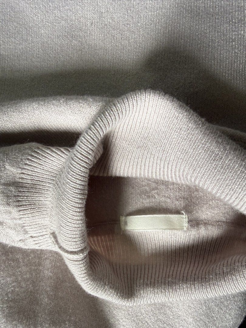 GU Ribbed Long Sleeve BEIGE MEDIUM (Category: Longsleeves) located in Marikina City. Submitted by wearism (Listing ID 1468768256, Image 3). Description: 100% original Uniqlo. AVAILABLE UNTIL POSTED LAST PRICE POSTED Size: Medium Fit: Loose -heavy and thick fabric Color: Beige (actual color, 1st and 3rd pics) No when worn photo Location: Santo Niño, Marikina Shipping via J&T c/o buyer (NCR Php60) Can arrange via Lalamove c/o buyer. GOtyme/BDO paym