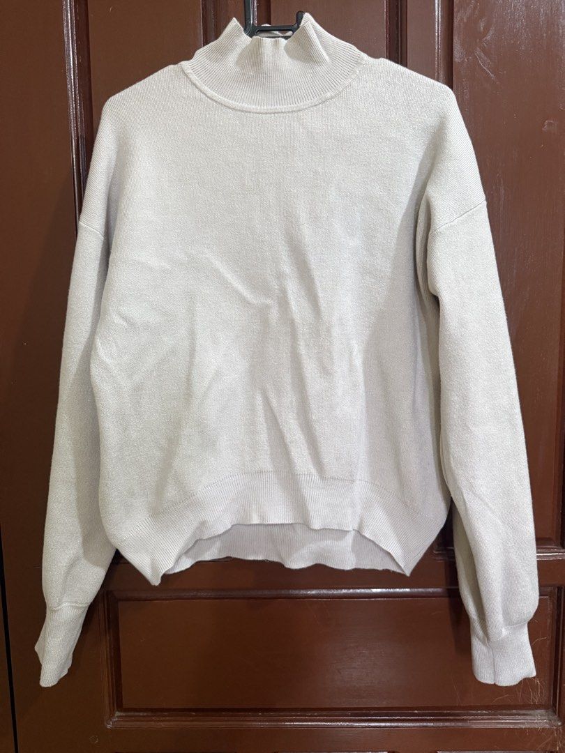 GU Ribbed Long Sleeve BEIGE MEDIUM (Category: Longsleeves) located in Marikina City. Submitted by wearism (Listing ID 1468768256, Image 2). Description: 100% original Uniqlo. AVAILABLE UNTIL POSTED LAST PRICE POSTED Size: Medium Fit: Loose -heavy and thick fabric Color: Beige (actual color, 1st and 3rd pics) No when worn photo Location: Santo Niño, Marikina Shipping via J&T c/o buyer (NCR Php60) Can arrange via Lalamove c/o buyer. GOtyme/BDO paym
