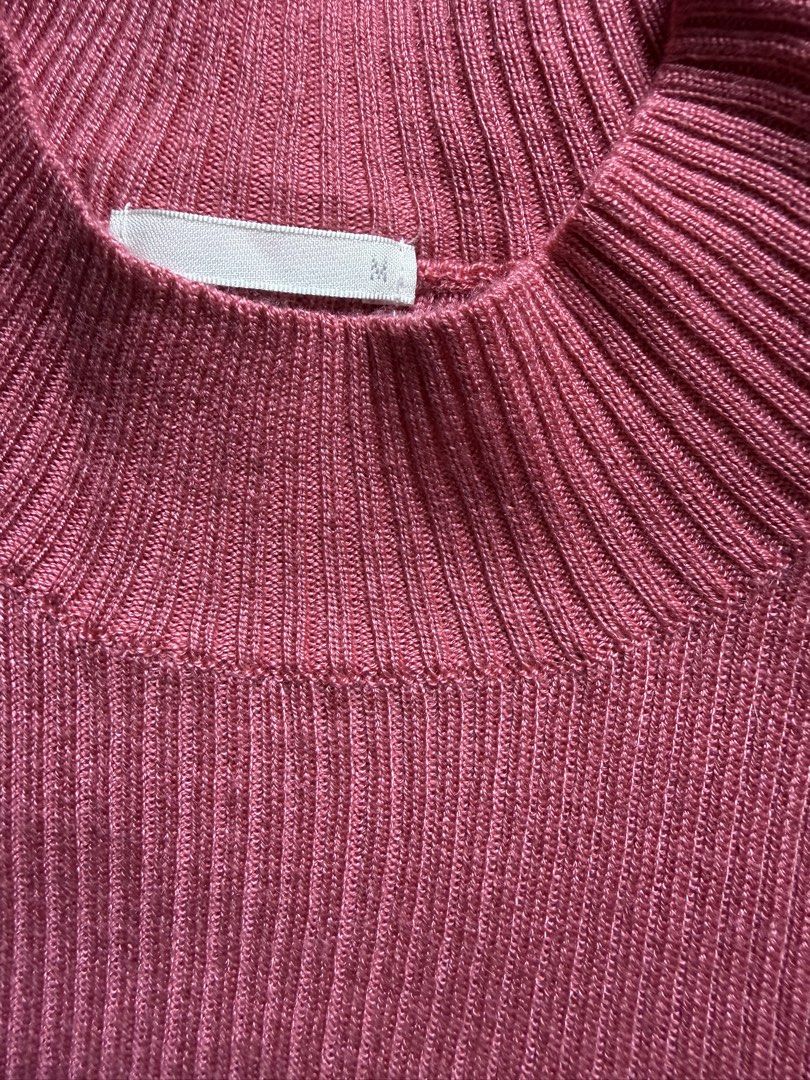 GU Ribbed Long Sleeve PINK MEDIUM (Category: Longsleeves) located in Marikina City. Submitted by wearism (Listing ID 1468766907, Image 1). Description: 100% original Uniqlo. AVAILABLE UNTIL POSTED LAST PRICE POSTED Size: Medium Fit: Fitted Color: Pink (1st pic/profile is the actual color) No when worn photo Location: Santo Niño, Marikina Shipping via J&T c/o buyer (NCR Php60) Can arrange via Lalamove c/o buyer. GOtyme/BDO payment..