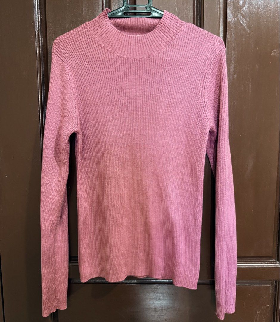 GU Ribbed Long Sleeve PINK MEDIUM (Category: Longsleeves) located in Marikina City. Submitted by wearism (Listing ID 1468766907, Image 3). Description: 100% original Uniqlo. AVAILABLE UNTIL POSTED LAST PRICE POSTED Size: Medium Fit: Fitted Color: Pink (1st pic/profile is the actual color) No when worn photo Location: Santo Niño, Marikina Shipping via J&T c/o buyer (NCR Php60) Can arrange via Lalamove c/o buyer. GOtyme/BDO payment..