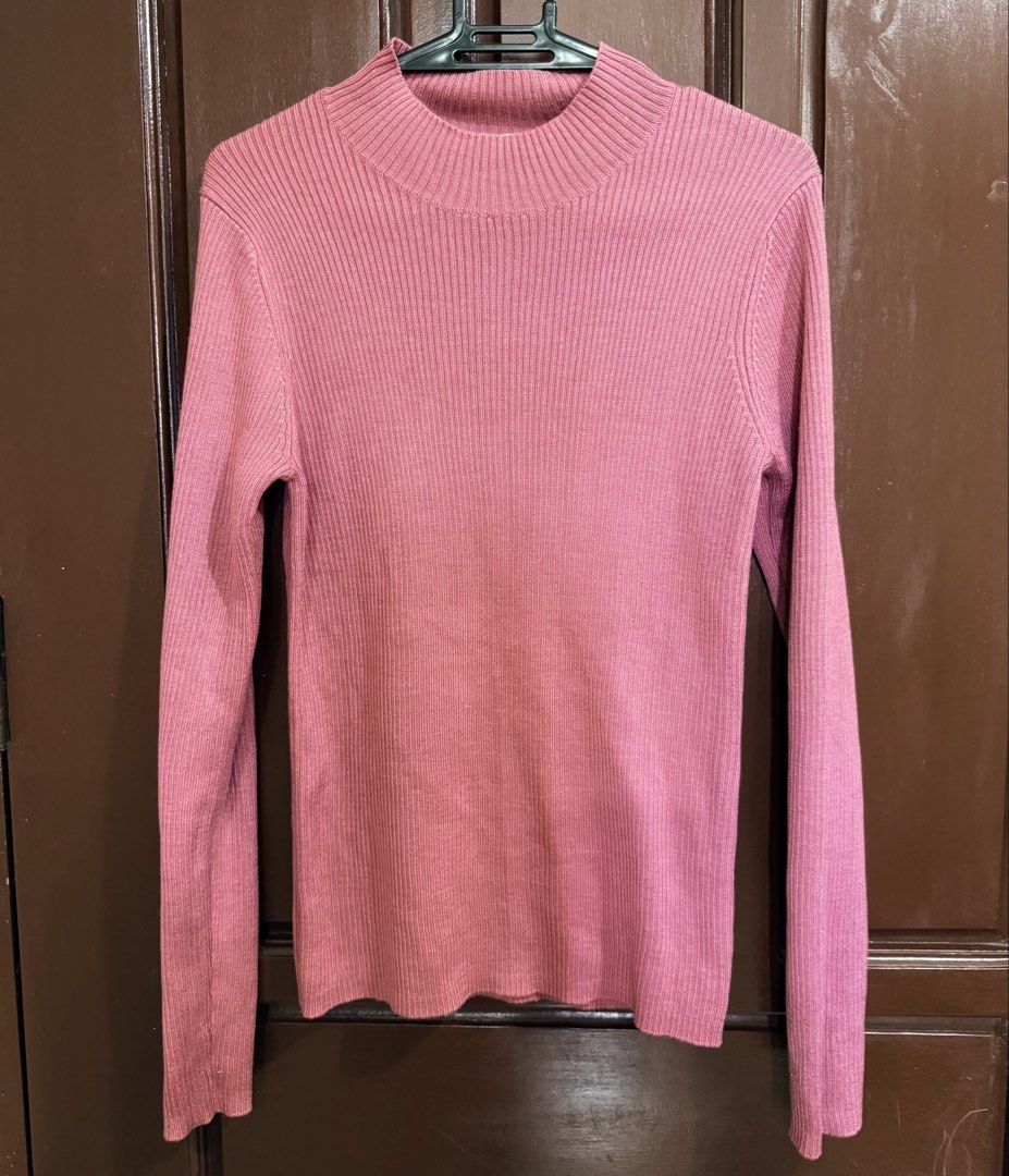 GU Ribbed Long Sleeve PINK MEDIUM (Category: Longsleeves) located in Marikina City. Submitted by wearism (Listing ID 1468766907, Image 2). Description: 100% original Uniqlo. AVAILABLE UNTIL POSTED LAST PRICE POSTED Size: Medium Fit: Fitted Color: Pink (1st pic/profile is the actual color) No when worn photo Location: Santo Niño, Marikina Shipping via J&T c/o buyer (NCR Php60) Can arrange via Lalamove c/o buyer. GOtyme/BDO payment..