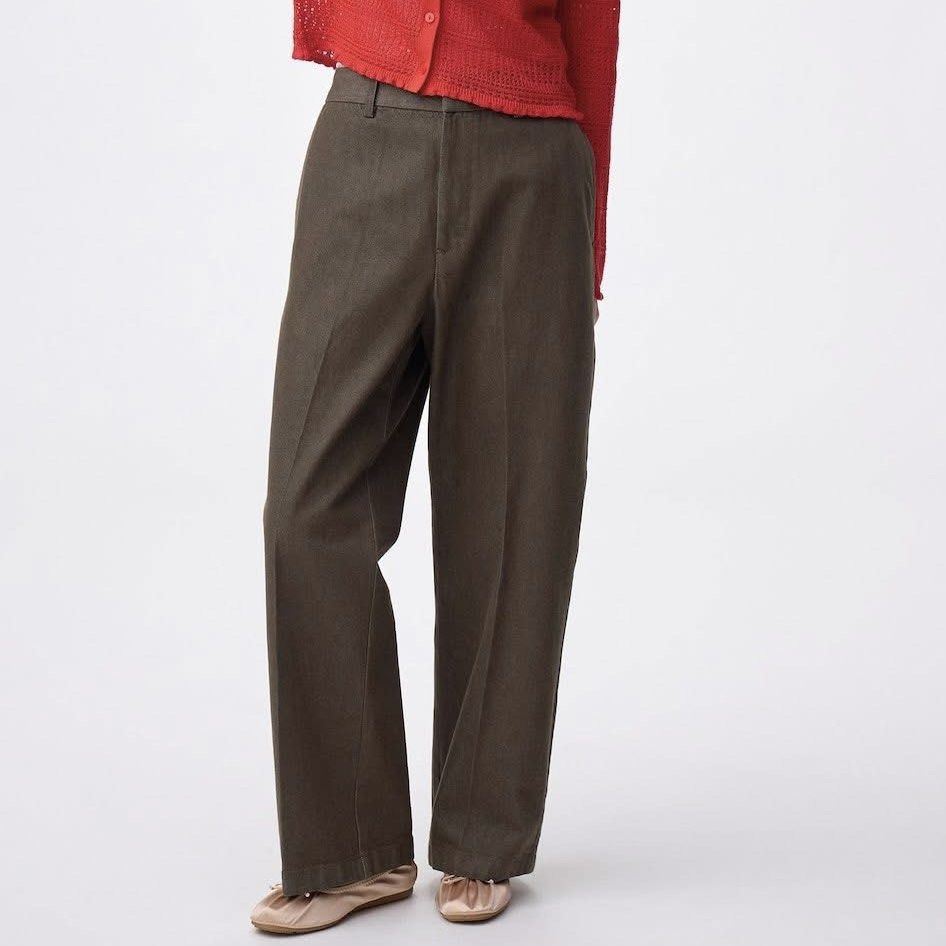 GU Twill Wide Straight Pants (Category: Jeans) located in Quezon City. Submitted by dragonlily_07251820 (Listing ID 1468810022, Image 1). Description: - Brand/Model: GU - Color: Brown - Size: XL (Waist: 87cm) - Material: 100% structured cotton - Details: Pleated front creases, zip fly with button closure, belt loops - Fit: Comfortable loose fit through the legs - Condition: Excellent, never worn/used.