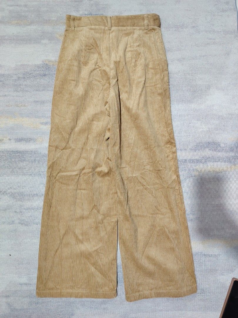 GU WIDELEG CORDUROY (Category: Jeans) located in Dagupan City. Submitted by gandita.28 (Listing ID 1468732146, Image 2). Description: GU WIDELEG CORDUROY MEDIUM ON TAG LENGTH - 39.