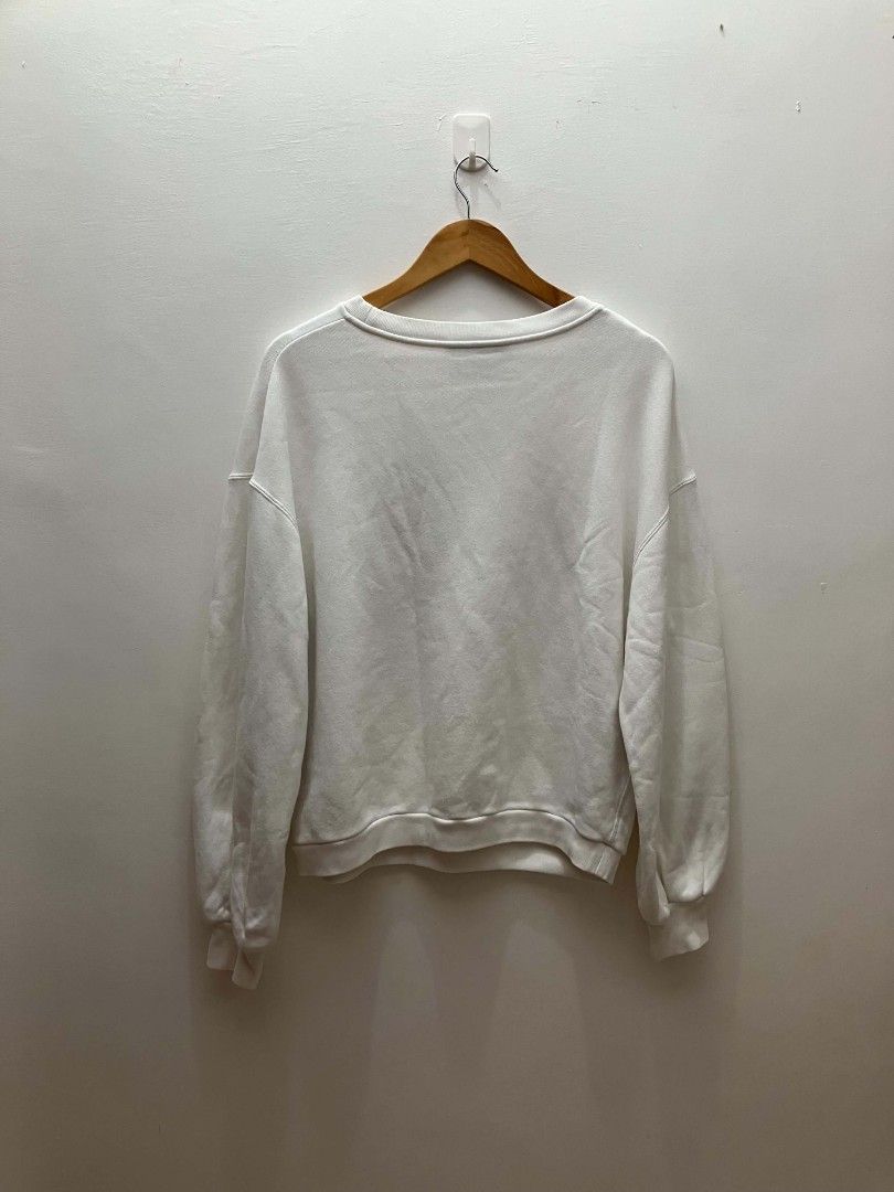 Gucci 'Beverly Hills' Sweater (Category: Others Tops) located in Manila. Submitted by soflyapparel77 (Listing ID 1468880669, Image 2). Description: Authentic Dm for more details.