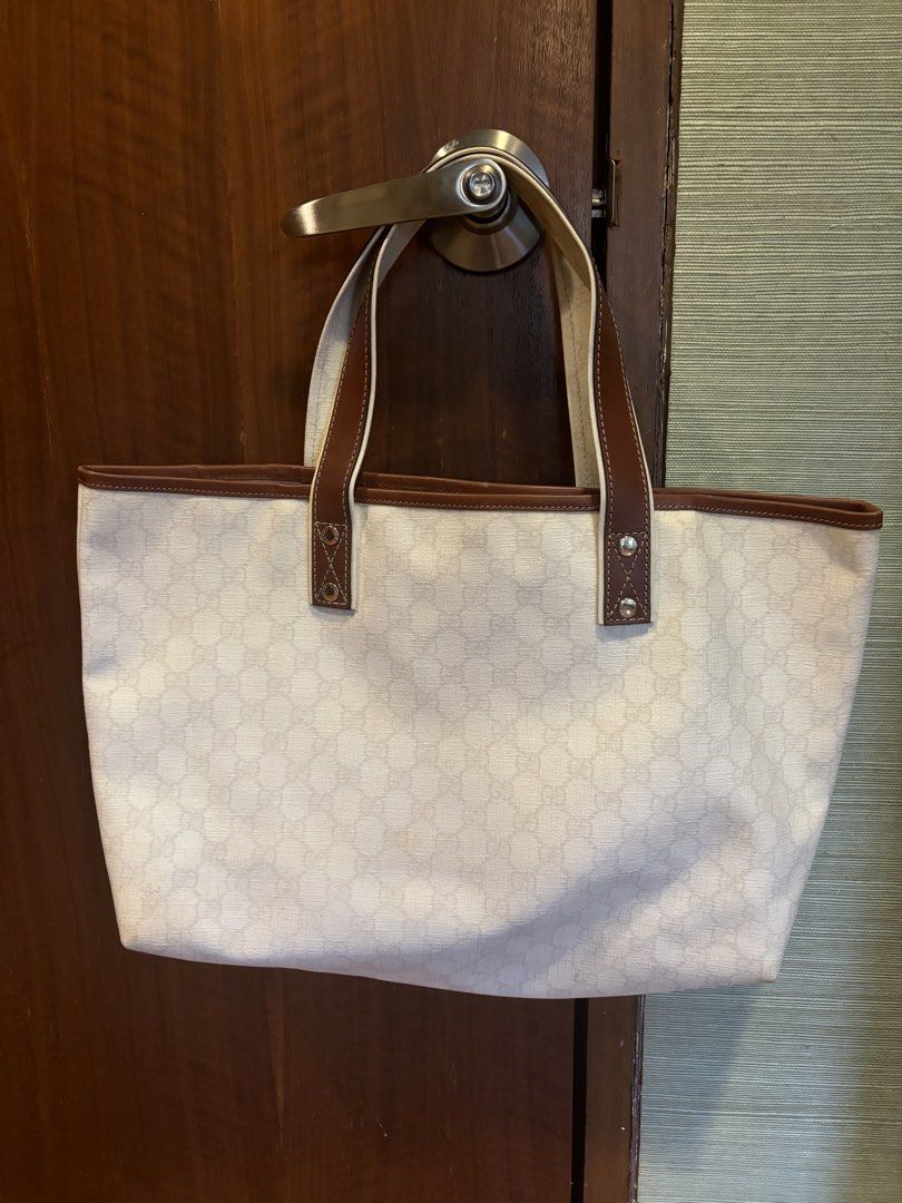 Gucci GG Monogram Canvas Tote Bag (Category: Luxury Bags & Wallets) located in Muntinlupa City. Submitted by juliegarcia (Listing ID 1468811179, Image 2). Description: 🚢 Shipping fee not included. 💸 Price negotiable. 💌 DM for more photos & info. .