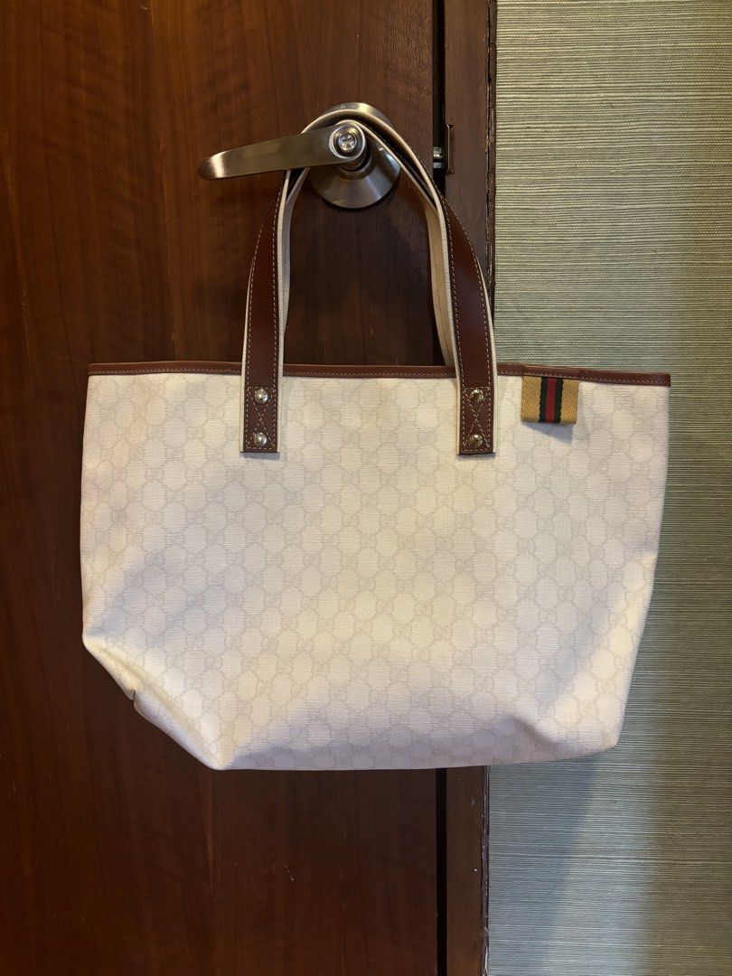 Gucci GG Monogram Canvas Tote Bag (Category: Luxury Bags & Wallets) located in Muntinlupa City. Submitted by juliegarcia (Listing ID 1468811179, Image 1). Description: 🚢 Shipping fee not included. 💸 Price negotiable. 💌 DM for more photos & info. .