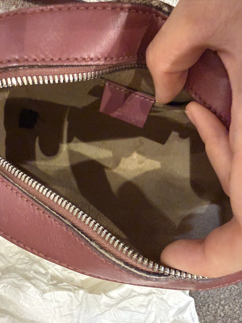 Gucci GG Supreme Blooms Print Camera Bag (Category: Luxury Bags & Wallets) located in Manila. Submitted by savsev (Listing ID 1468778931, Image 3). Description: Gucci GG Supreme canvas camera bag with pink geranium print. Antique silver chain strap with pink leather shoulder pad. Zip closure on top, fabric interior lining with slip pocket and brand tag inside. Compact size, everyday style..