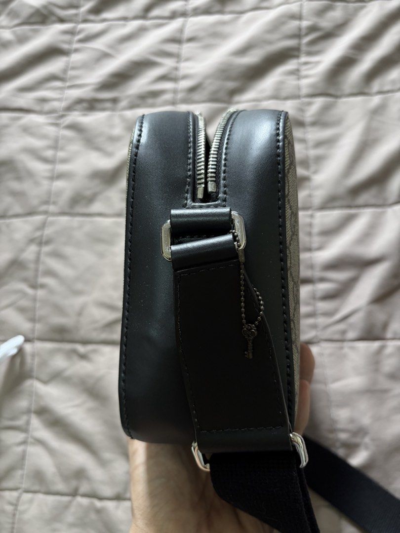 Gucci GG Supreme Canvas Messenger Bag (Category: Luxury Bags & Wallets) located in Manila. Submitted by rich028 (Listing ID 1468731925, Image 3). Description: - Brand: Gucci - Material: GG Supreme canvas with black leather trim - Hardware: Silver-toned - Closure: Secure zip top - Strap: Adjustable web strap with charming mini key detail - Interior: Soft fabric lining with zip pocket and official leather brand tag - Condition: Clean stitching, str
