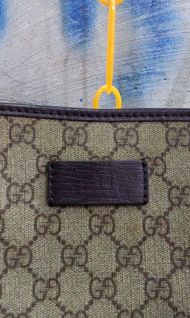 Gucci GG Supreme Joy Tote (Category: Luxury Bags & Wallets) located in Muntinlupa City. Submitted by feolinohoward92 (Listing ID 1468749572, Image 2). Description: SLIGHTLY USE AND LAST PICK AYUN LANG ISSUE.