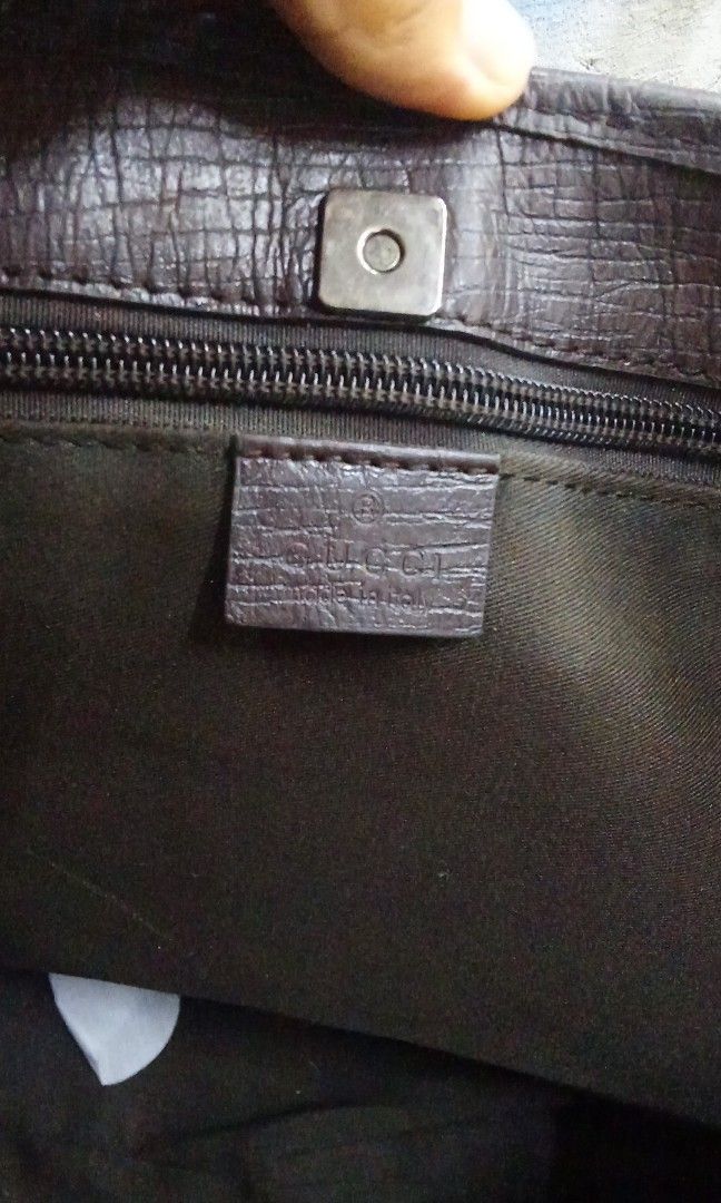 Gucci GG Supreme Joy Tote (Category: Luxury Bags & Wallets) located in Muntinlupa City. Submitted by feolinohoward92 (Listing ID 1468749572, Image 3). Description: SLIGHTLY USE AND LAST PICK AYUN LANG ISSUE.