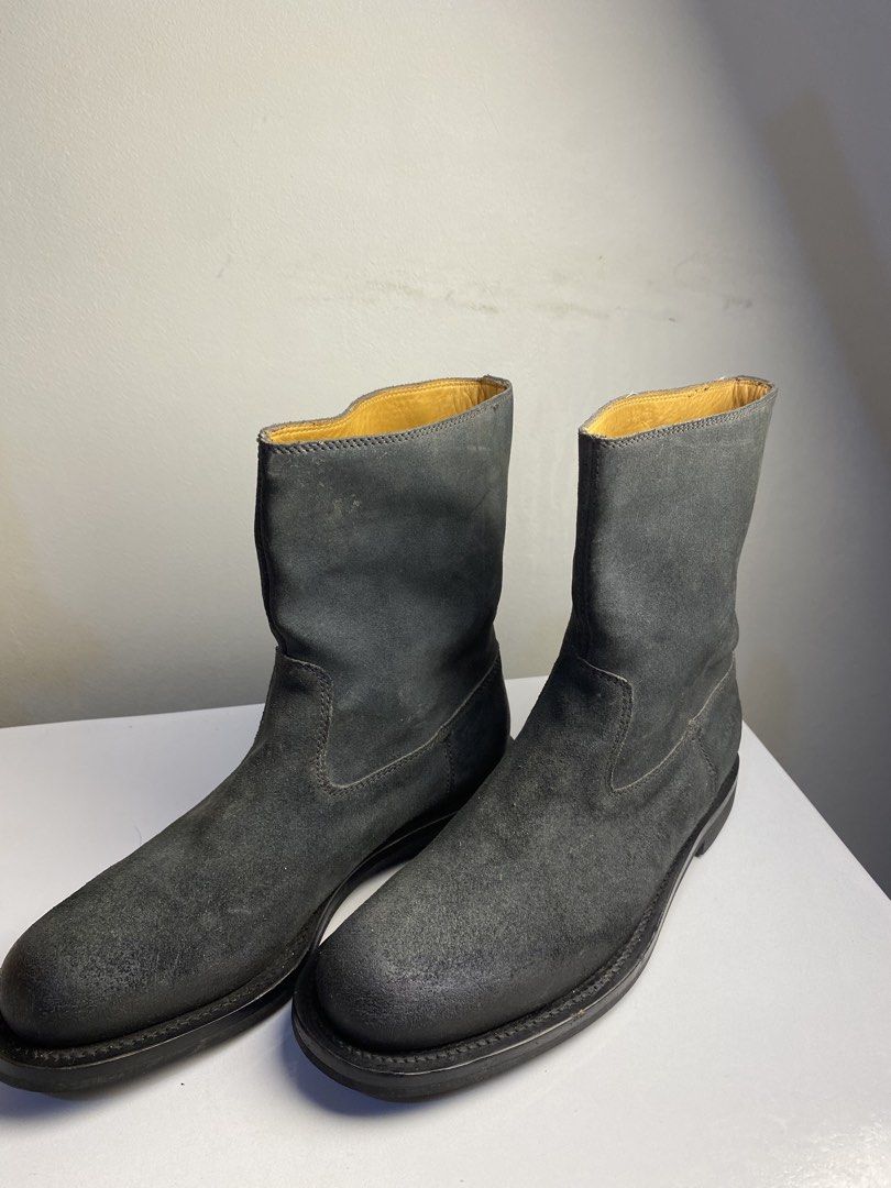Gucci pecos boots (Category: Boots) located in Muntinlupa City. Submitted by keaquintan94623 (Listing ID 1468761514, Image 2). Description: Gucci pecos boots 7 1/2 UK 8.5 US no issue good as new -18,000 only Dm to purchase.