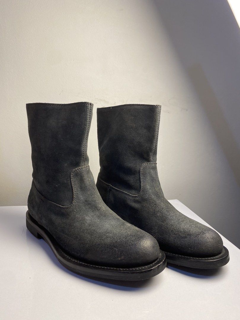 Gucci pecos boots (Category: Boots) located in Muntinlupa City. Submitted by keaquintan94623 (Listing ID 1468761514, Image 1). Description: Gucci pecos boots 7 1/2 UK 8.5 US no issue good as new -18,000 only Dm to purchase.