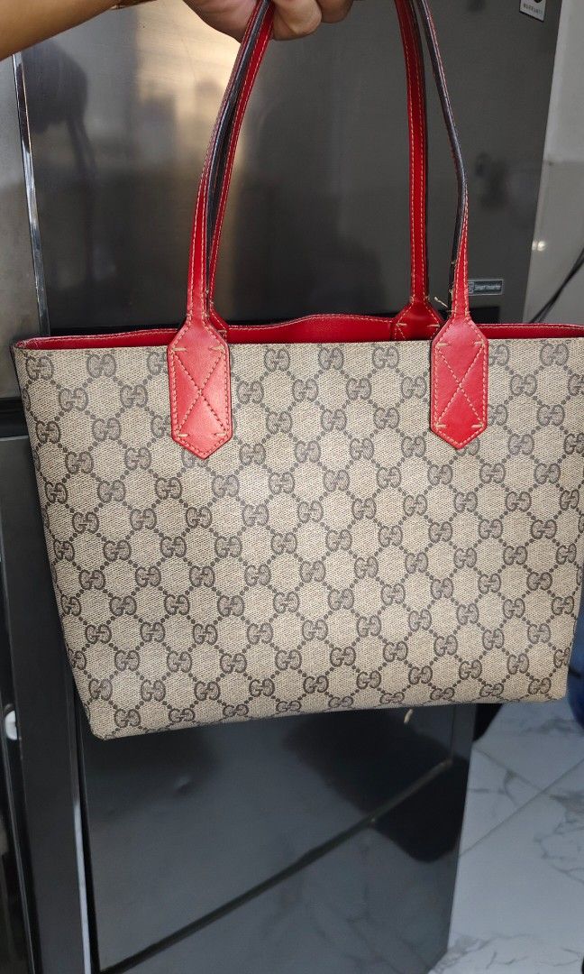 Gucci tote bag😍 (Category: Tote Bags) located in Andop. Submitted by dailyluxxurybrands (Listing ID 1468776981, Image 2). Description: gucci coded in good condition with normal signe of use.