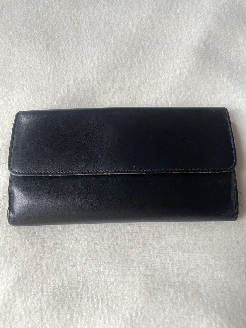 Gucci unisex black long wallet (Category: Luxury Bags & Wallets) located in Pasig City. Submitted by maricrism68145 (Listing ID 1468750763, Image 2). Description: Japan preloved.