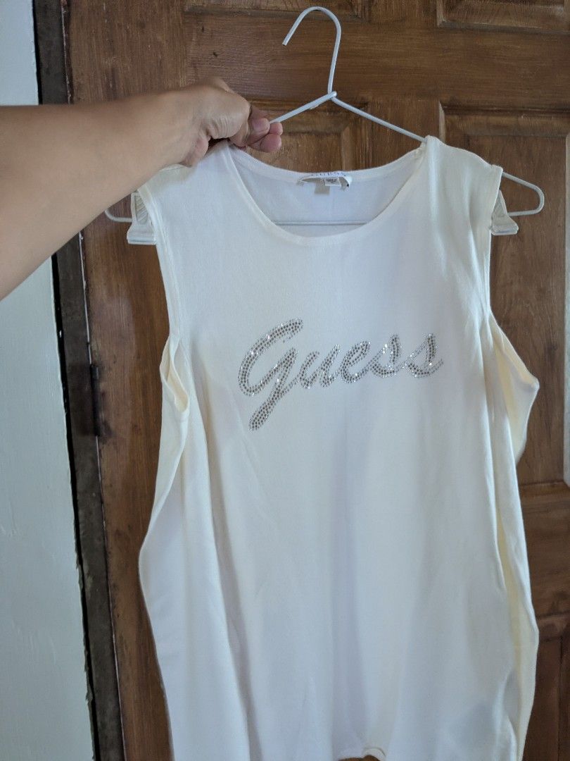 Guess Off Shoulder longsleeves (Category: Longsleeves) located in Iloilo. Submitted by seoltang_0000 (Listing ID 1468740348, Image 2). Description: worn twice last year, like new condition.