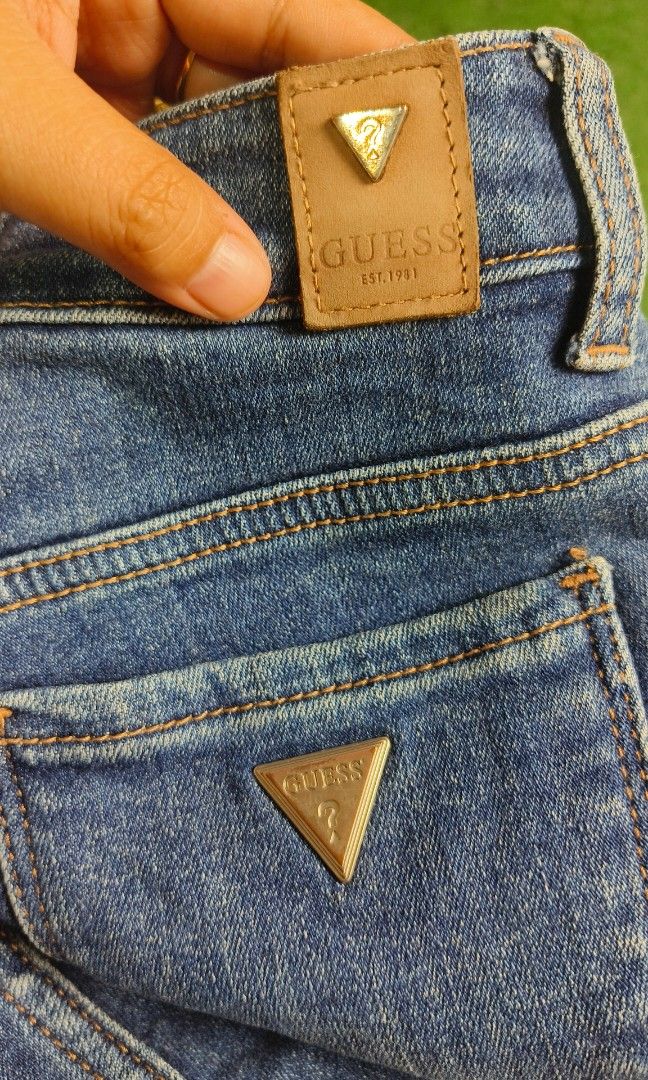 GUESS SLIM BOOT JEANS (Category: Jeans) located in Valencia. Submitted by cebesusedclothshop (Listing ID 1468833722, Image 2). Description: GUESS est.1981 SLIM BOOT JEANS size on tag 26 can fit up to 28 (stretchable) L38 LIKE NEW condition Style: YL4D6172 / Complete Korea tag ✓ Zipper - YKK 45u heavy brass ✓ Front - GUESS ? small gold triangle on coin pocket ✓ Rivets - engraved GUESS ✓ BACK - Leather patch GUESS EST. 1981 + hardware small gold tr