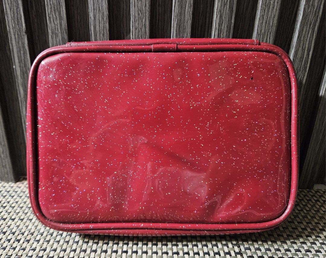 Guitar Hero On Tour Red Glitter Storage Case BD&A (Category: Music Accessories) located in Rizal. Submitted by cherry_garcia (Listing ID 1468791993, Image 2). Description: - Brand: BD&A (Guitar Hero On Tour case) - Color/Finish: Eye-catching red glitter with a shiny finish and front logo - Closure: Secure zip-around design - Interior Organization: Black mesh pockets, elastic loops, and card slots - Condition: Clean inside and out, great accessory