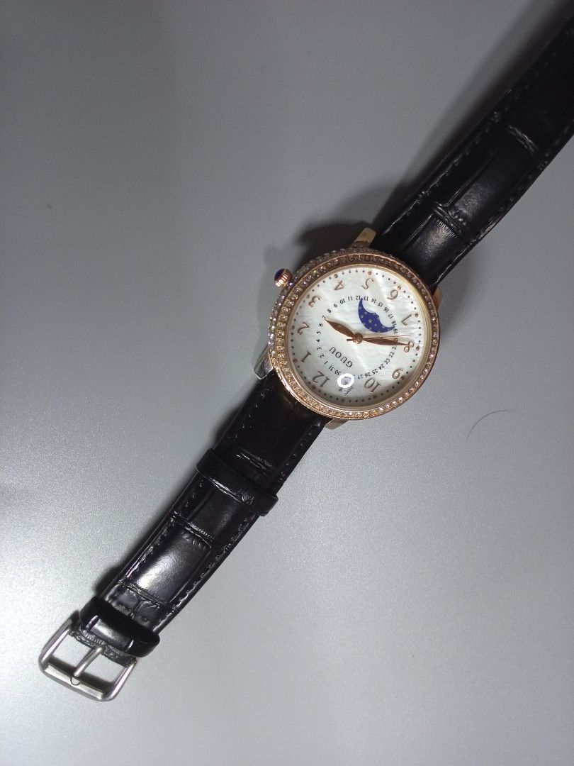 GUOU (Category: Luxury Accessories) located in Manila. Submitted by truephoenix_ff5b0e (Listing ID 1468729277, Image 3). Description: dalawang beses ko lang to na gamit at nagkaroon lang sya ng kalawang sa likod dahil nalagyan ng tawas , okay na okay pa to. di naman na wala ang ganda ng relo nato. bilhin nyo na very need lang ng pera ngayon.