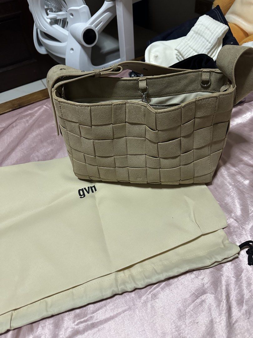 GVN Medium Woven Frame Bag in Suede Sand (Category: Shoulder Bags) located in Quezon City. Submitted by wavedra (Listing ID 1468884978, Image 2). Description: Like new Rfs - preferred my zipper with dustbag.