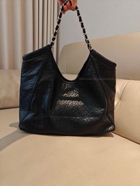 GWP CHANEL BLACK CHAINED TOTE BAG (Category: Tote Bags) located in Daet. Submitted by ecassenluxuries (Listing ID 1468738403, Image 2). Description: 📌 FIXED PRICE ALREADY ▫️Brand: Chanel ▫️Material: Premium black grained soft leather with silver-tone hardware ▫️Design: Classic hobo style featuring a large stitched interlocking CC logo on the front ▫️Strap: Silver-tone chain interwoven with black leather for comfortable shoulder wear ▫️Closure: S