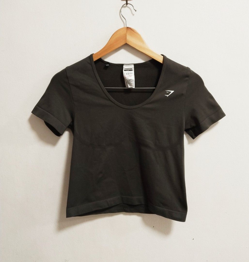Gymshark top size medium (Category: Activewear) located in Pateros City. Submitted by blashjunks.y2k (Listing ID 1468859443, Image 1). Description: GYMSHARK TOP SIZE MEDIUM 450PHP MSG US.