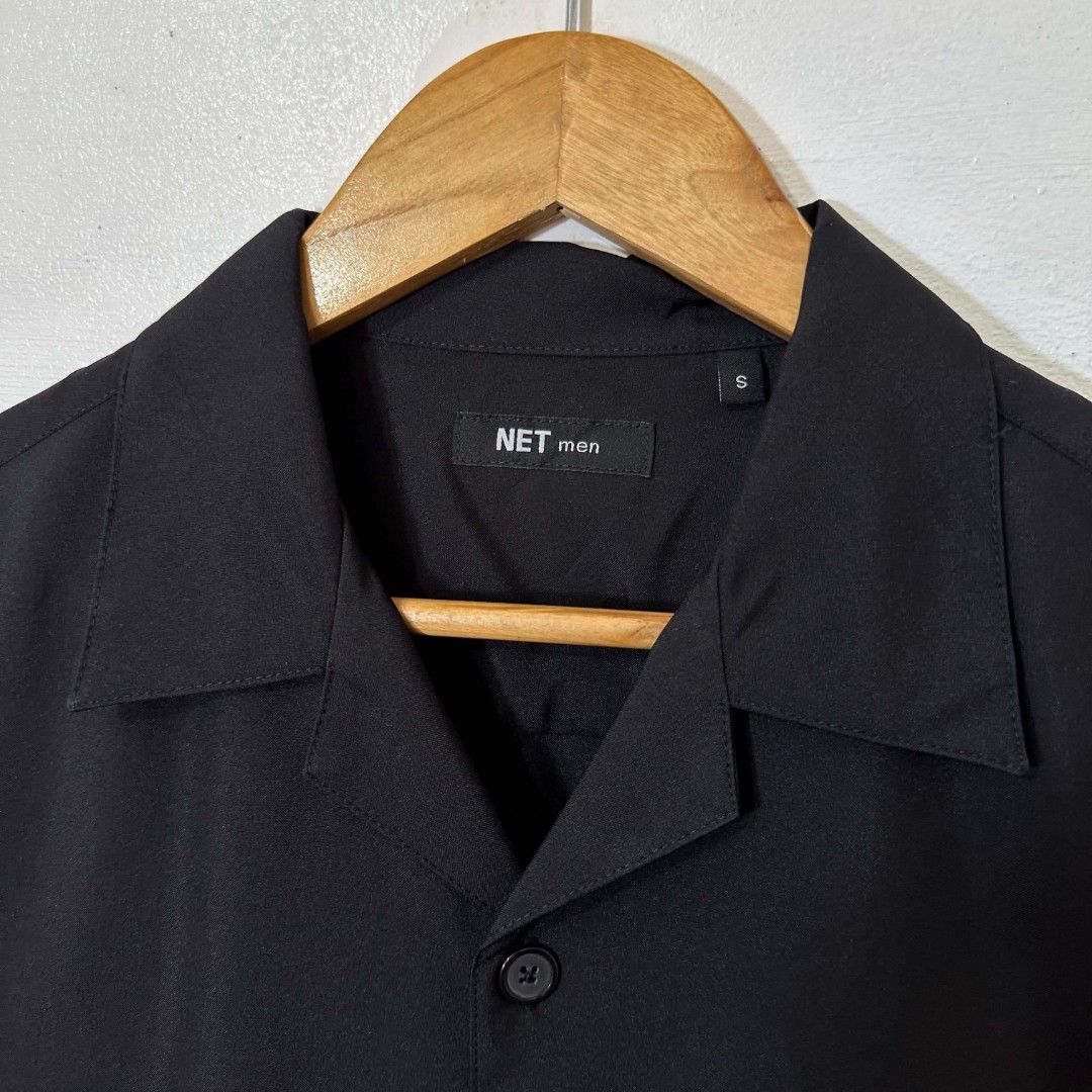 #H973 Net Men Classic Open Collar Polyester Button Polo (Black) (Category: Activewear) located in Tagum. Submitted by eightrags (Listing ID 1468780701, Image 3). Description: #H973 Net Men Classic Open Collar Polyester Button Polo (Black) Small best fit Medium 21 W 27 L Good as new condition 400.