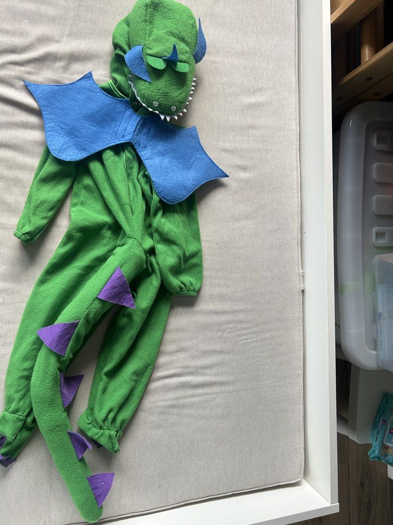 Halloween Dino costume (Category: Babies & Kids Fashion) located in Binan City. Submitted by carol2829 (Listing ID 1468812431, Image 2). Description: fits 3-5 years old halloween dinosaur costume.