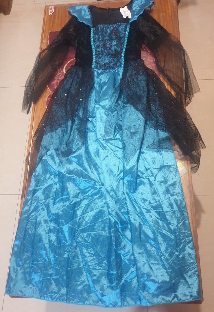Halloween Dress (Category: Babies & Kids Fashion) located in Manila. Submitted by angelichan.395 (Listing ID 1468714209, Image 1). Description: Halloween Dress 5-6years old.