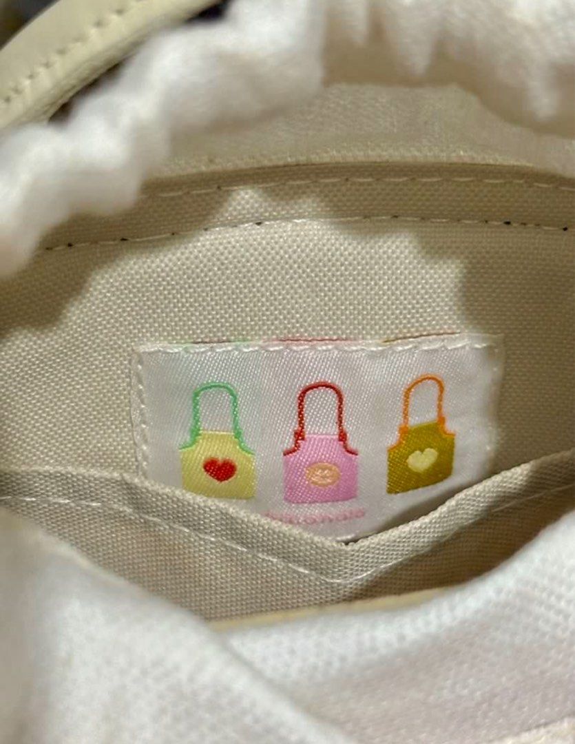 Halohalo Josefina bag (Category: Purses & Pouches) located in Manila. Submitted by brownbutterlatte (Listing ID 1468789347, Image 3). Description: Almost new. No flaws whatsoever. Just a slight color transfer on the white parts. Nice for errands day & also for formal events! RFS: Barely used. .