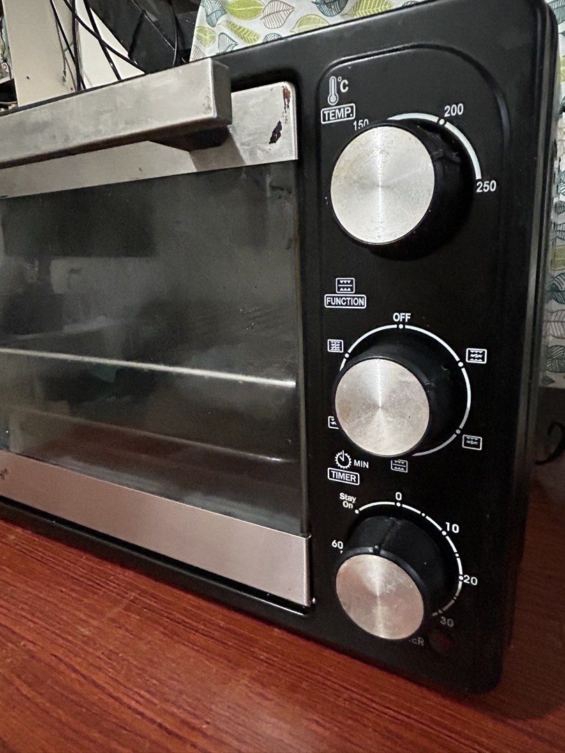 Hanabishi Electric Oven with Temperature and Timer Controls (Category: Ovens & Toasters) located in Taguig. Submitted by declutter_peach (Listing ID 1468929351, Image 3). Description: Selling my Hanabishi HEO-23R Electric Convection Oven! ✨ Details: * Brand: Hanabishi * Model: HEO-23R * Capacity: 23 liters * Power: 1,380 W * Temperature control: Up to 250°C * Convection fan * Includes wire rack and baking tray Condition: * Purchased around Januar