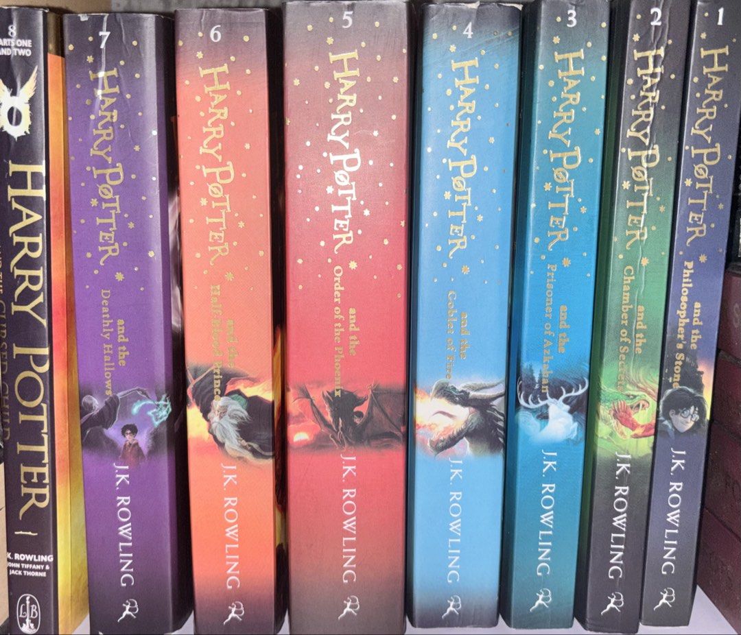 HARRY POTTER COMPLETE SET (Category: Everything Else Others) located in Baguio. Submitted by shynze (Listing ID 1468816885, Image 1). Description: *MINIMAL FOLDING ON THE COVERS*.
