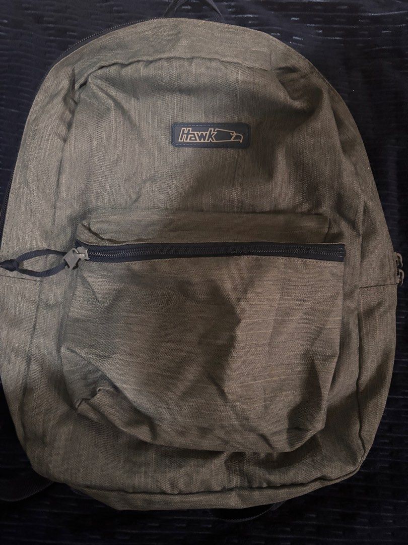 Hawk Grey Backpack (Category: Backpacks) located in Manila. Submitted by emembudols (Listing ID 1468737311, Image 1). Description: for decluttering - hawk grey backpack -slightly used -no issues -buyer will shoulder sf.