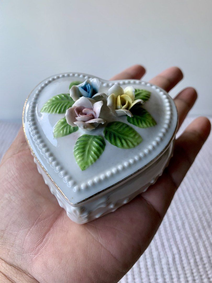 Heart-Shaped Ceramic Trinket (Category: Other Home Decor) located in Tandag. Submitted by jeason_22 (Listing ID 1468810588, Image 2). Description: • Heart-Shaped Ceramic Trinket • 3inches diameter x 1.5 inches deep • Condition: Good / one petal has chip 📌 Please see photos for the actual design and condition. Kindly review all photos before purchasing. 📦 Carefully packed for safe shipping. Thank you for supporting our thrift shop! 🤍 .