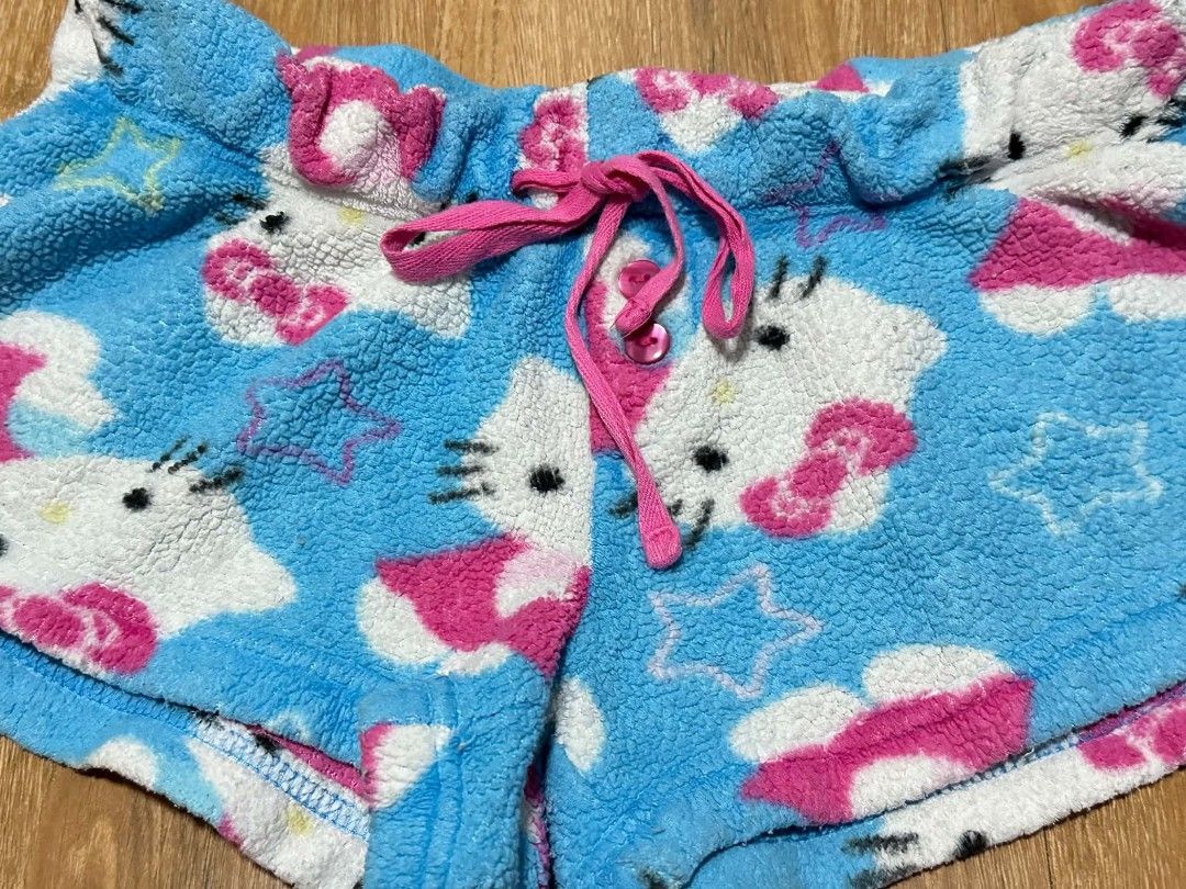 Hello kitty sleep wear short (Category: Shorts) located in Manila. Submitted by y2k_neggy (Listing ID 1468804094, Image 3). Description: Excellent condition/ No flaws Size:Small Dm me!!.