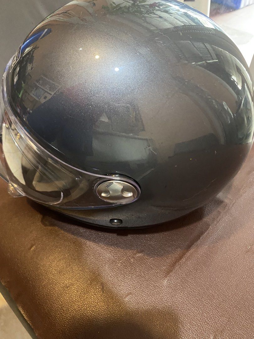Helmet (Category: Helmets and other Riding Gears) located in Las Pinas. Submitted by tigergemini (Listing ID 1468847328, Image 3). Description: Not using size medium. Rfs: doesnt fit me pls check the size medium for zebra brand .