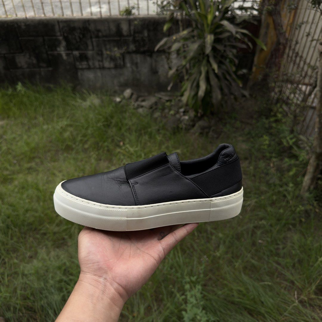 HELMUT LANG SLIP ON SNEAKERS (Category: Sneakers) located in Dinalupihan. Submitted by wearable_stuffz (Listing ID 1468845338, Image 1). Description: SIGN OF USAGE MADE IN ITALY SIZE 8 WOMEN.