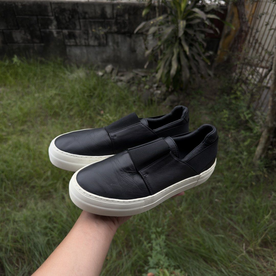 HELMUT LANG SLIP ON SNEAKERS (Category: Sneakers) located in Dinalupihan. Submitted by wearable_stuffz (Listing ID 1468845338, Image 2). Description: SIGN OF USAGE MADE IN ITALY SIZE 8 WOMEN.