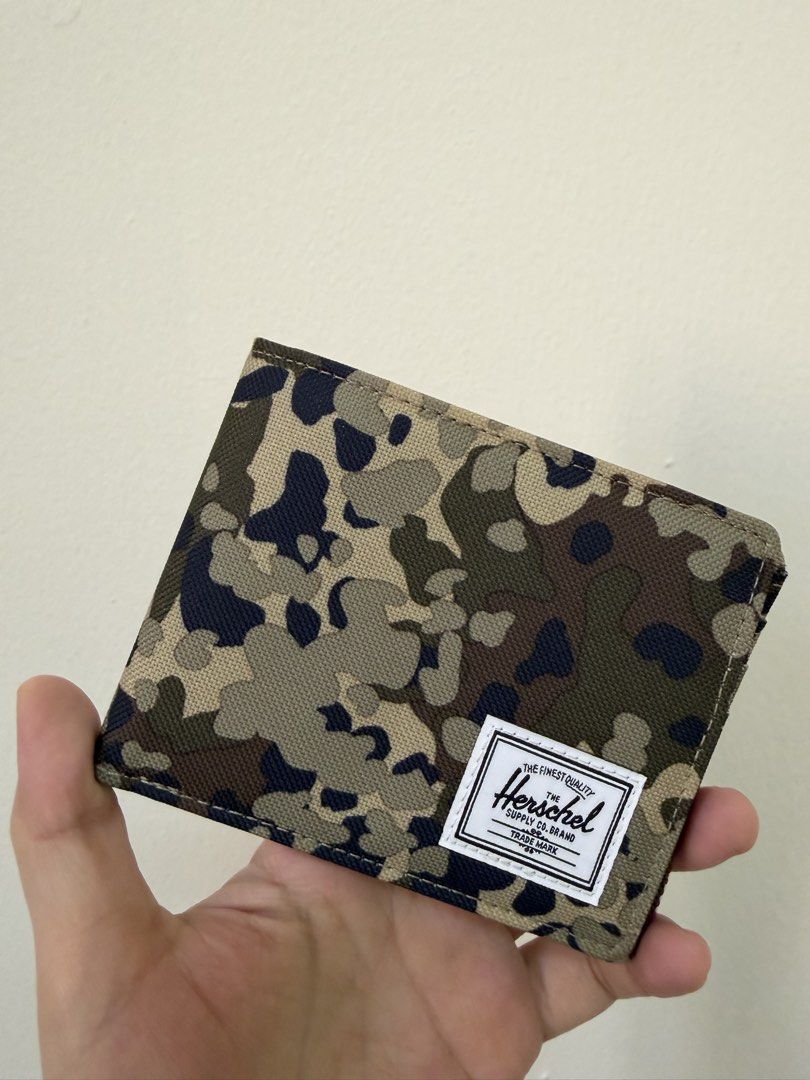 Herschel Wallet (Category: Wallets & Card Holders) located in Quezon City. Submitted by allendeee (Listing ID 1468714260, Image 2). Description: May stock na ulit! original herschel RFID wallet brandnew 1,500 each! +sf Location quezon city.