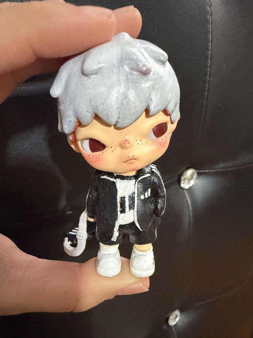 Hirono Custom Chinese (Category: Designer & Blind Box Toys) located in Marikina City. Submitted by lemonlover2 (Listing ID 1468908389, Image 3). Description: Fig only. no flaws except paint imperfections since custom marikina .