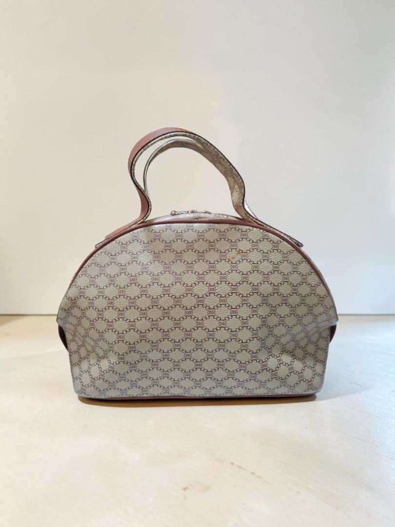 HITOMI MONOGRAM HANDBAG (Category: Tote Bags) located in Las Pinas. Submitted by annachiaonair2037 (Listing ID 1468725284, Image 2). Description: HITOMI MONOGRAM HANDBAG FROM JAPAN BEST ZIP **RIVET TARNISH H 7.5" L 14" W 4" Disclaimer: I am not affiliated with, associated with, or authorized by any of the brands featured posted. Any mention of brand names, trademarks, or logos is solely for identification and reference purposes only..