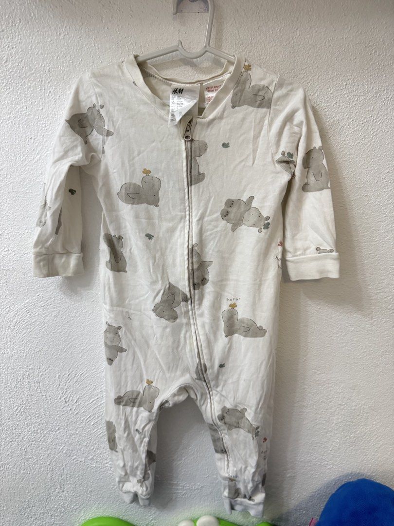 H&M baby rompers bundle 9 pack size 80 (Category: Babies & Kids Fashion) located in Manila. Submitted by janelica220598 (Listing ID 1468820840, Image 3). Description: - Brand: H&M - Quantity: Bundle of 5 long-sleeve rompers - Size: 80 (Fits approx. 9-12 months) - Designs: Striped, Mickey Mouse print, hippo pattern, animal print, and safari graphic - Material: Soft and comfortable cotton - Features: Convenient snap button and zipper closures for e