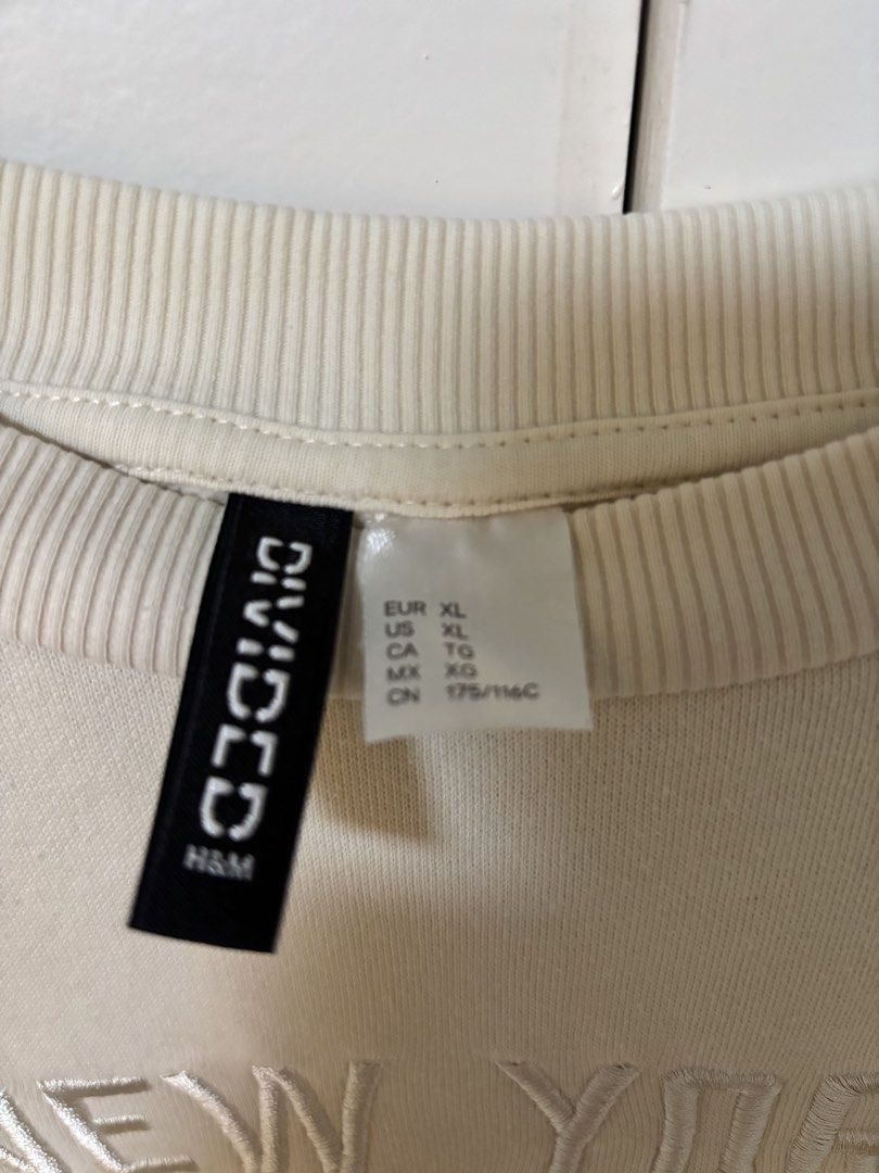 H&M BEIGE SWEATER (Category: Coats, Jackets and Outerwear) located in Baguio. Submitted by shynze (Listing ID 1468726434, Image 2). Description: .