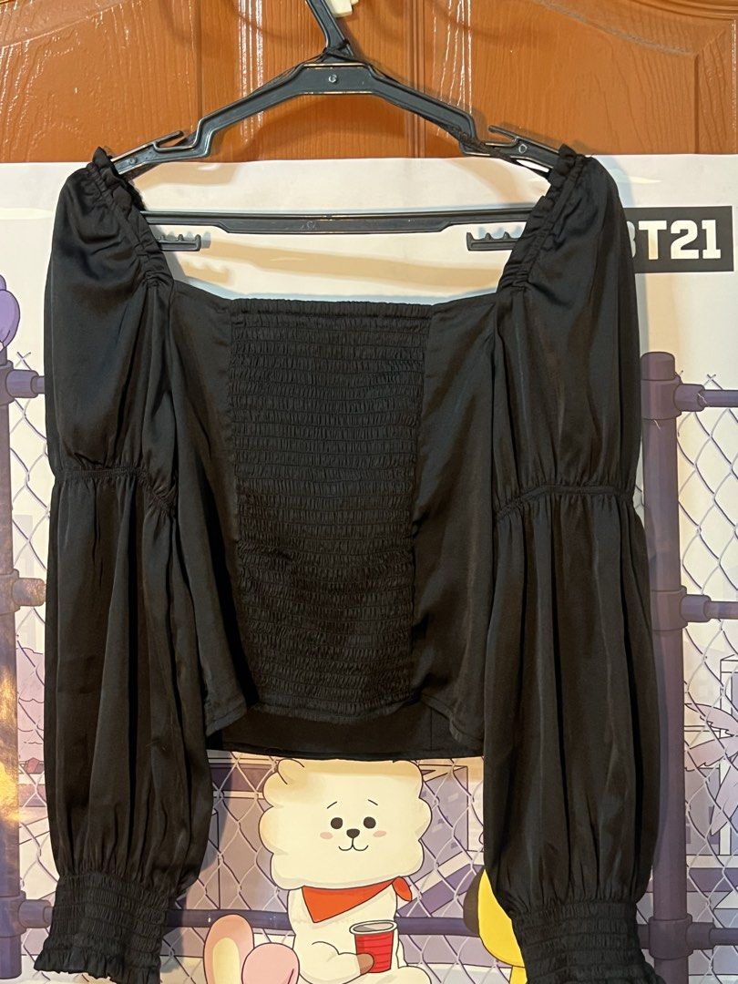 H&M Black Long Sleeve Square Neck Blouse (Category: Longsleeves) located in Marikina City. Submitted by yssacee (Listing ID 1468914420, Image 2). Description: - Brand: H&M - Color: Black - Size: EUR 32 / UK 4 / CN 155/76A - Material: Satin-like fabric texture - Design: Square neckline, smocked back detail, and puff sleeves with elastic cuffs - Condition: Excellent, well-maintained - super elegant and flattering - rfs: does not fit me anymore - sh