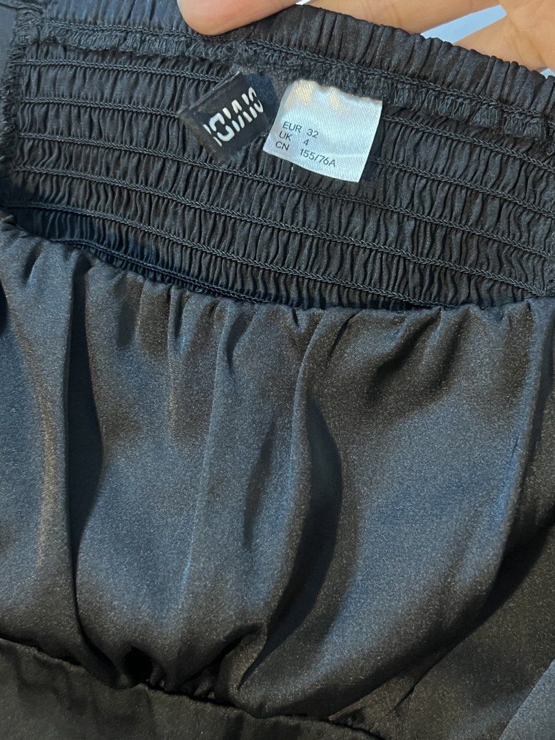 H&M Black Long Sleeve Square Neck Blouse (Category: Longsleeves) located in Marikina City. Submitted by yssacee (Listing ID 1468914420, Image 3). Description: - Brand: H&M - Color: Black - Size: EUR 32 / UK 4 / CN 155/76A - Material: Satin-like fabric texture - Design: Square neckline, smocked back detail, and puff sleeves with elastic cuffs - Condition: Excellent, well-maintained - super elegant and flattering - rfs: does not fit me anymore - sh